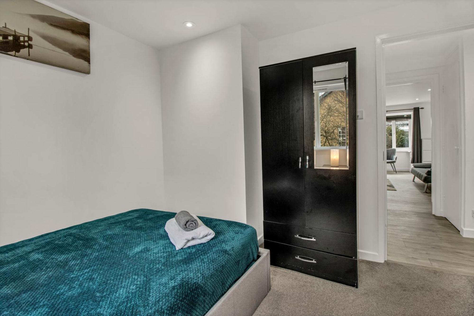 New King Size Bed With Free Parking Apartment